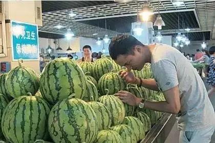 长垣吃瓜买衣服